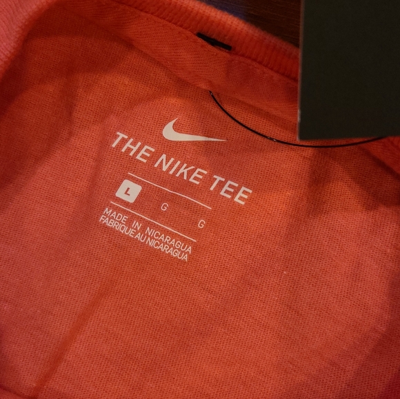 Nike Girls Neon Pink Tshirt **flaw - Picture 3 of 8